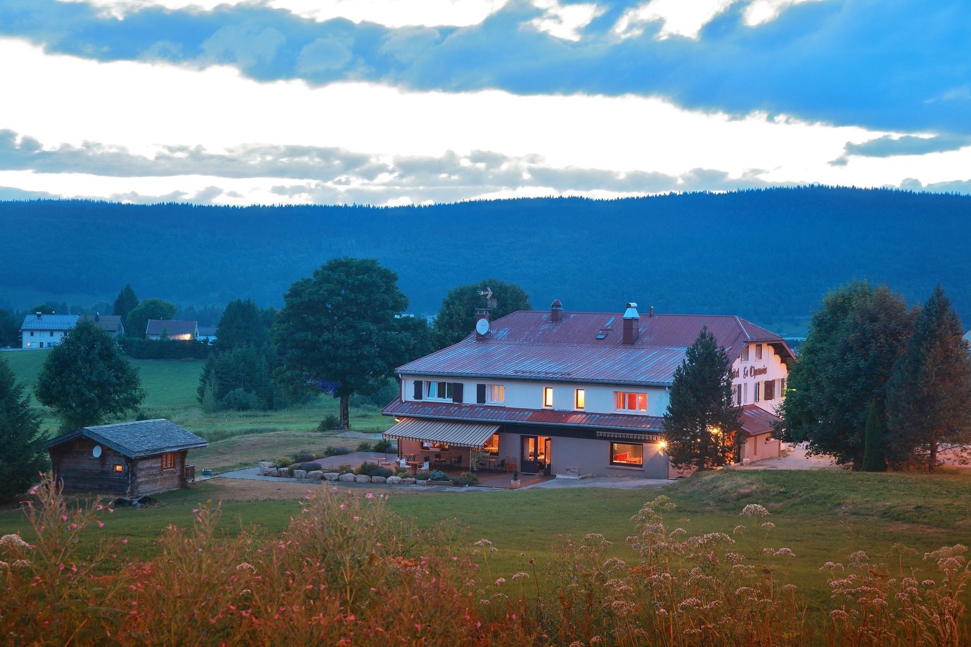 Hotel Le Manoir Des Montagnes Les Rousses Exteriör bild